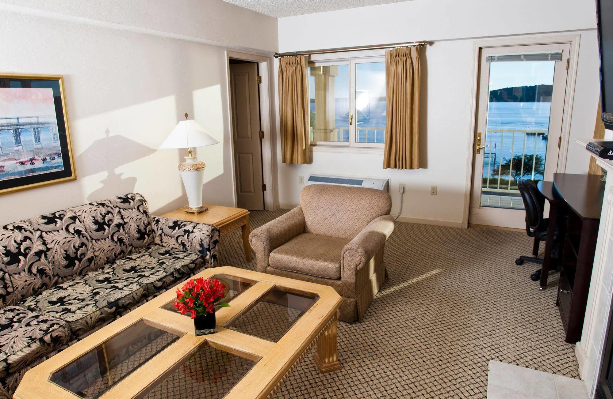 Bella Vista Suites Lake Geneva Exterior foto